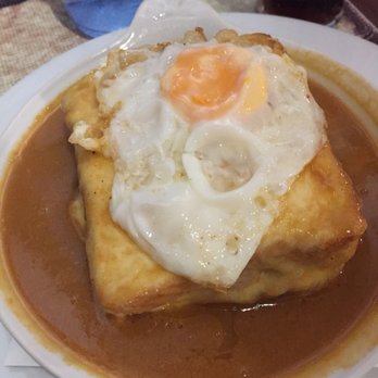 O Pirata - Azorean toast burger thing - Gastropubs Near Me - Angra do Heroísmo, 20 O Pirata - Azorean toast burger thing - Gastropubs Near Me - Angra do Heroísmo, 20