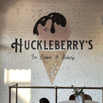 Huckleberry's - an ice cream cone on the wall - Ice Cream & Frozen Yogurt Near Me - Wisconsin Dells, Wisconsin