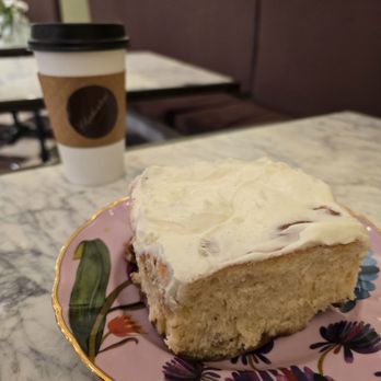 Elephantine - Cinnamon roll - Cafes Near Me - Boston, Massachusetts