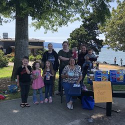 North Cascades Christian Fellowship - Beautiful day at Boulevard park, handing out juice to the kids Athena the park!