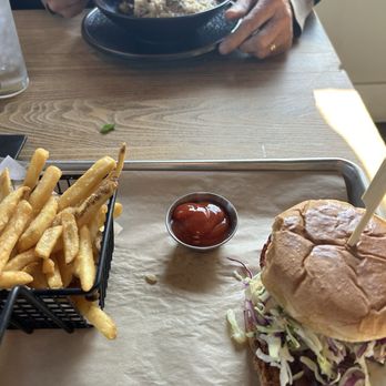 Junior Restaurant - Spicy fried chicken sandwich - Lounges Near Me - Roseville, California Junior Restaurant - Spicy fried chicken sandwich - Lounges Near Me - Roseville, California