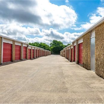 Extra Space Storage - Exterior Units - Extra Space Storage at 816 Frame St, Denton, TX 76209 - Self Storage Near Me - Denton, Texas
