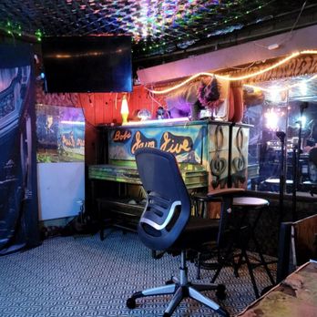 Bob's Java Jive - In the back room and on the stage... behold a piano! - Dive Bars Near Me - Tacoma, Washington