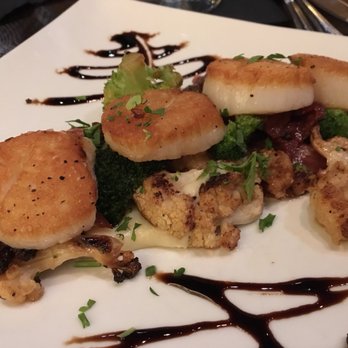 The Hound's Tale - Seared scallops - New American Near Me - Williamsburg, Virginia