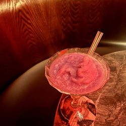 Bar Betsie - Frozen hibiscus pina colada