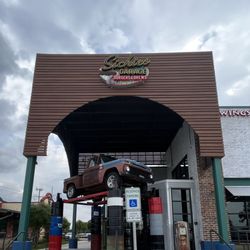 Sickies Garage Burgers & Brews - Entrance