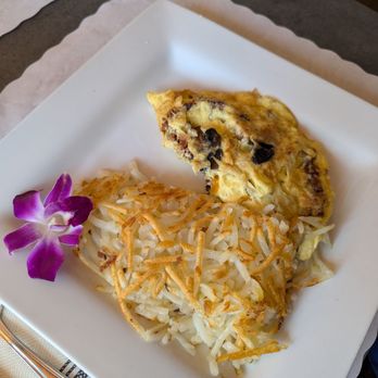 Crown Bistro - Omelette and hash browns - Breakfast & Brunch Near Me - Coronado, California Crown Bistro - Omelette and hash browns - Breakfast & Brunch Near Me - Coronado, California