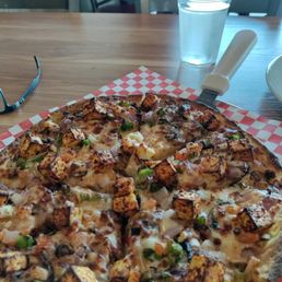 Yummy Paneer Tikka Pizza! Yummy Paneer Tikka Pizza!