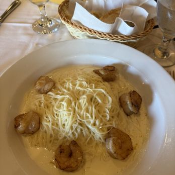 Cafe Milano - Angel hair pasta alfredo with shrimp super good - Italian Near Me - San Diego, California