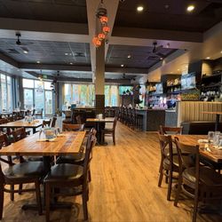 CurryGrill - Restaurant & Sports Bar - Overview of the dining room