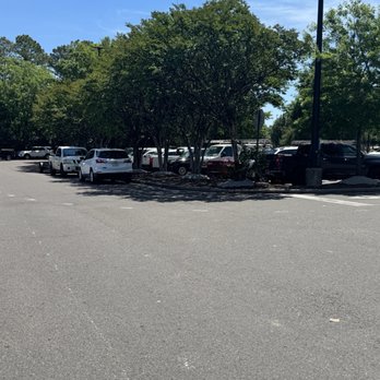 Elwood's Shack - Lowe's parking - Barbeque Near Me - Memphis, Tennessee