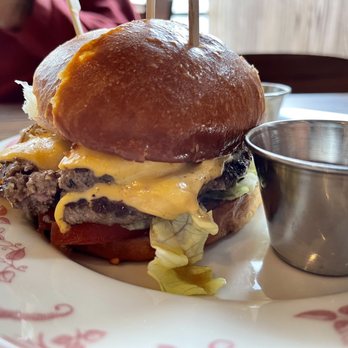 Crushed by Giants - The burger - Brewpubs Near Me - Chicago, Illinois