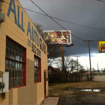 Long Horn Auto Glass - Front of building - Auto Glass Services Near Me - San Antonio, Texas Long Horn Auto Glass - Front of building - Auto Glass Services Near Me - San Antonio, Texas