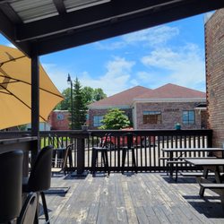 Infield Bar & Pizzeria - Patio