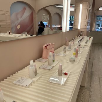 Glossier Philadelphia - Cosmetics & Beauty Supply Near Me - Philadelphia, Pennsylvania Glossier Philadelphia - Cosmetics & Beauty Supply Near Me - Philadelphia, Pennsylvania
