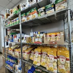 Polka Deli - Grocery isle