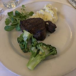 Petite Filet Mignon with Mashed Potatoes and Broccoli