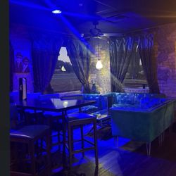 Blue Dog Wine & Martini Bar