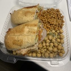 Rouge sandwich with couscous and chickpeas