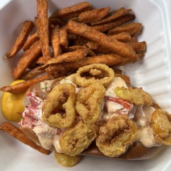 Bob Lobster - Spicy lobster roll & sweet potato fries - Seafood Near Me - Newbury, Massachusetts