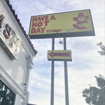 Howlin' Ray's - Signage - Southern Near Me - Pasadena, California