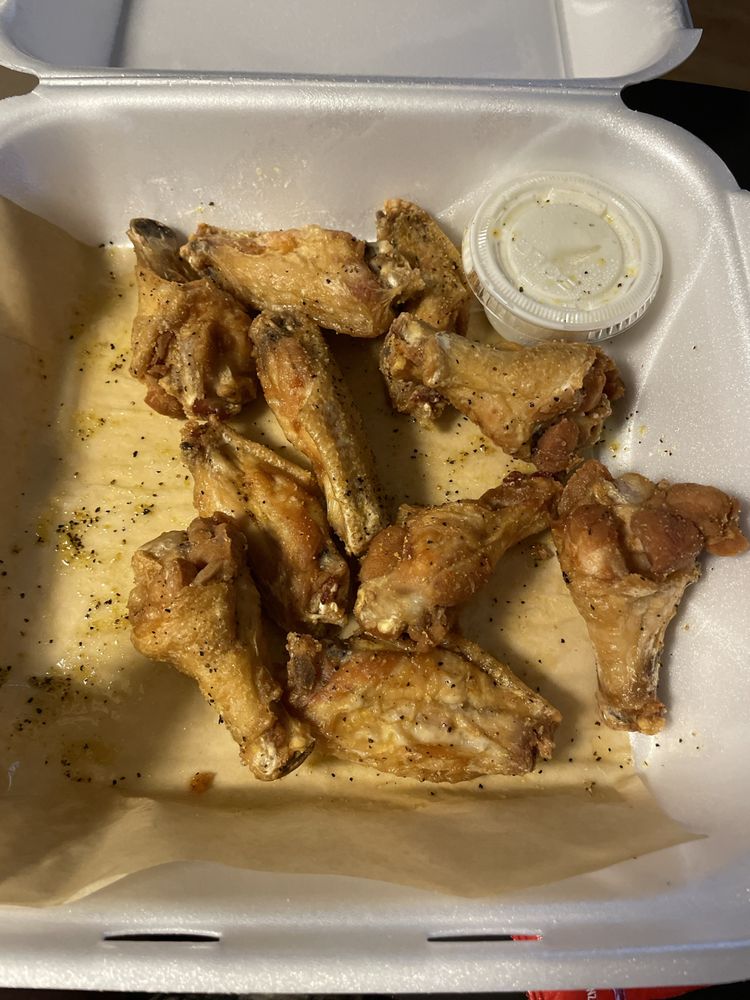 HOOTERS Updated September 2024 51 Photos & 57 Reviews 877 South