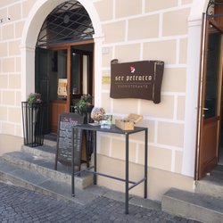 Ser Petracco - Entrance