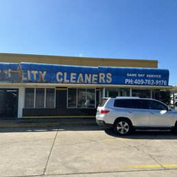 The awning looks worn but Quality Cleaners is open for business! The awning looks worn but Quality Cleaners is open for business!
