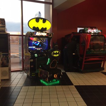 AMC Wayne 14 - Arcade games in the Lobby - Cinema Near Me - Wayne, New Jersey