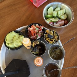 Los de Abajo - Fresh salsa, pineapple, guacamole, limes, etc