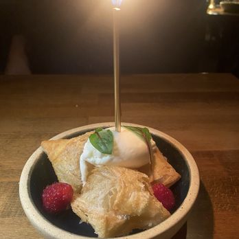 Verse - Puff pastry (beignets) - Seafood Near Me - Toluca Lake, California