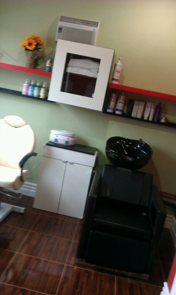 GIRASOLES BEAUTY SALON Updated May 2024 110 W Arbor Vitae St, Inglewood, California Hair
