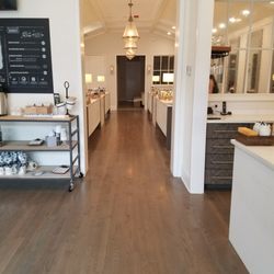 Ten Friends Blow Dry & Style House - Walkway into the drybar salon