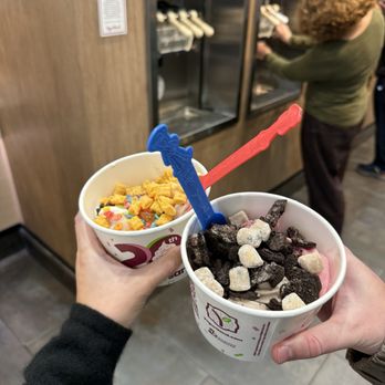 Yogurtland - Froyo favs ! - Ice Cream & Frozen Yogurt Near Me - Los Angeles, California Yogurtland - Froyo favs ! - Ice Cream & Frozen Yogurt Near Me - Los Angeles, California