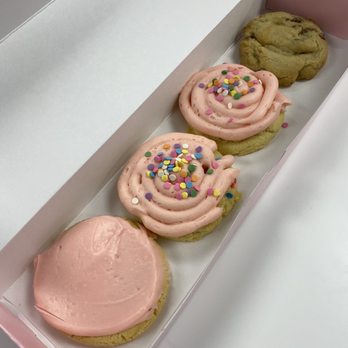 Crumbl - Parker - Bakeries Near Me - Parker, Colorado