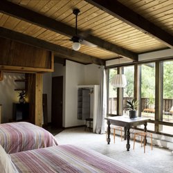 Dandelion Inn - Upstairs suite with deck overlooking the back yard and the Rio Grande Trail