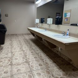 Sunrise Rv Park - Women's bathroom