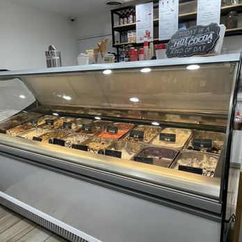 Paradis Ice Cream - Ice Cream & Frozen Yogurt Near Me - Seal Beach, California