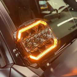 Akuto Customs - Ditch light with amber light on
