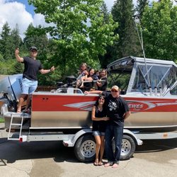 Tom-n-Jerrys Boat Center