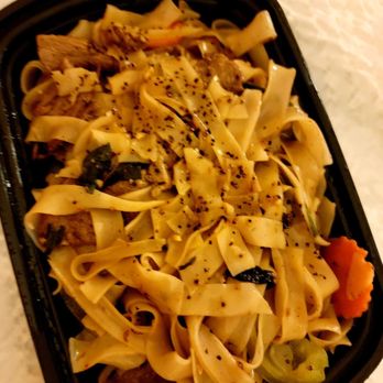 Mai Thai - noodles with meat and vegetables in a black container - Thai Near Me - Evans, Georgia