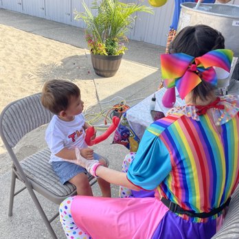 Clowns.com - Face painting with saffron - Clowns Near Me - Elmont, New York