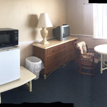 Dockside Motel - Microwave, Fridge, TV and table - Hotels Near Me - Cedar Key, Florida Dockside Motel - Microwave, Fridge, TV and table - Hotels Near Me - Cedar Key, Florida