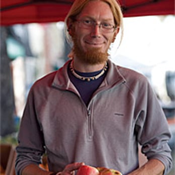 Smit Farms - a man holding two apples - Farmers Market Near Me - Linden, California Smit Farms - a man holding two apples - Farmers Market Near Me - Linden, California