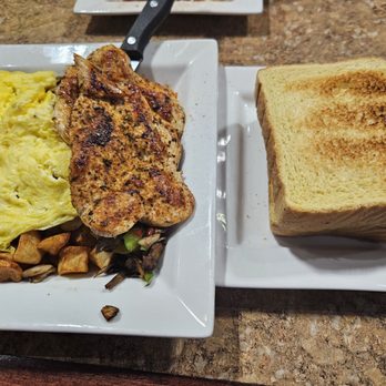 Krave Restaurant - Bridgeview - Scrambled eggs, grilled chicken, veggies, potatoes & Texas toast. - American Near Me - Bridgeview, Illinois