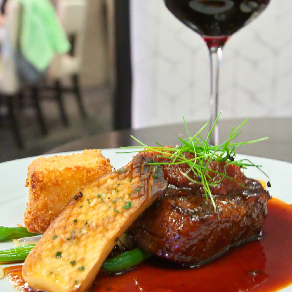 1 Elgin - CAB Tenderloin - Canadian (New) Near Me - Ottawa, Ontario
