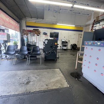 Cal Smog - Altadena Smog Pros - The waiting area - Smog Check Stations Near Me - Altadena, California Cal Smog - Altadena Smog Pros - The waiting area - Smog Check Stations Near Me - Altadena, California