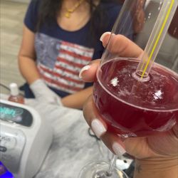 Glo Nail Bar - Nails and wine