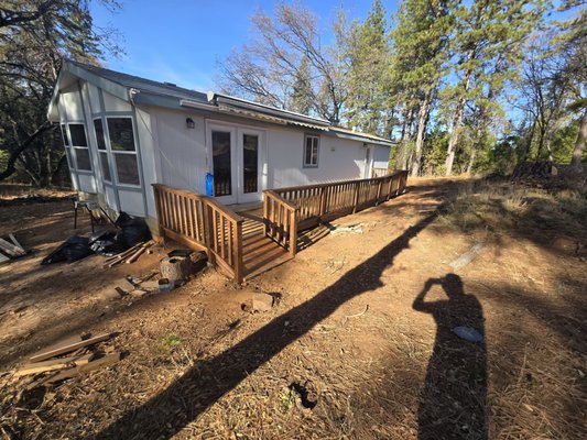 The Handy Couple Logo