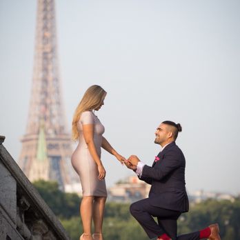 My Photographer in Paris - Engaged in Paris, photo by Antoine Monfajon. Haters will say it's photo shopped. - Session Photography Near Me - Paris, 75